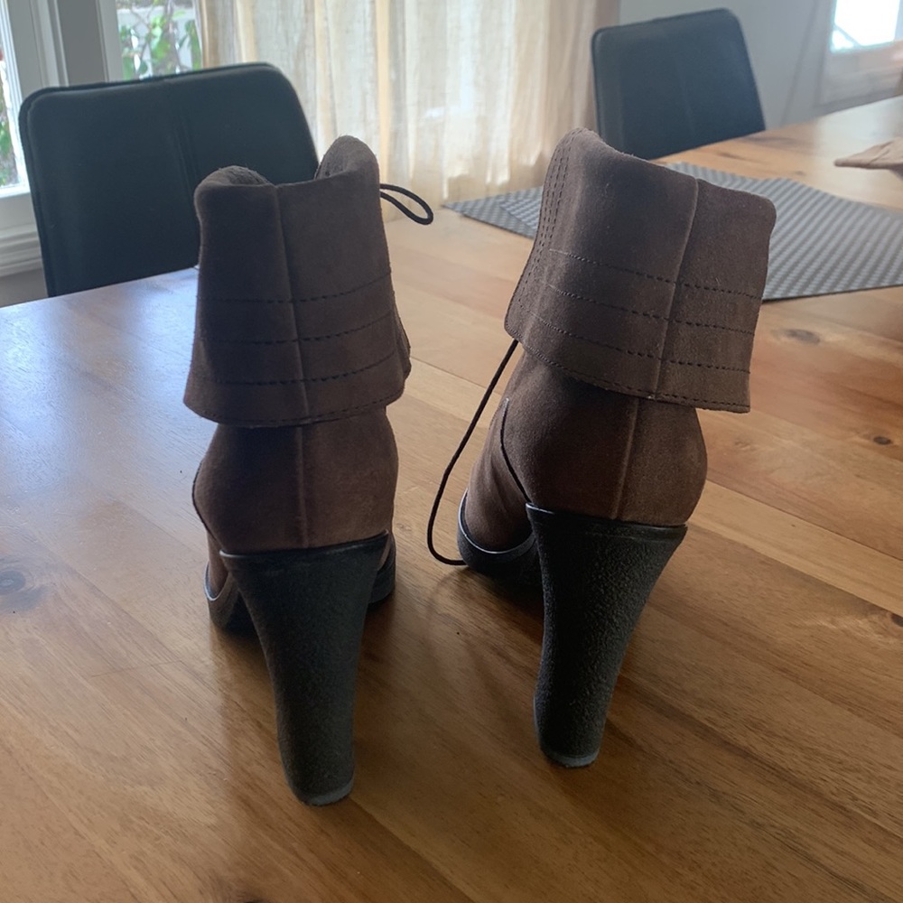 These Louis Vuitton boots are in mint condition!  Only worn once! - Picture 3 of 7